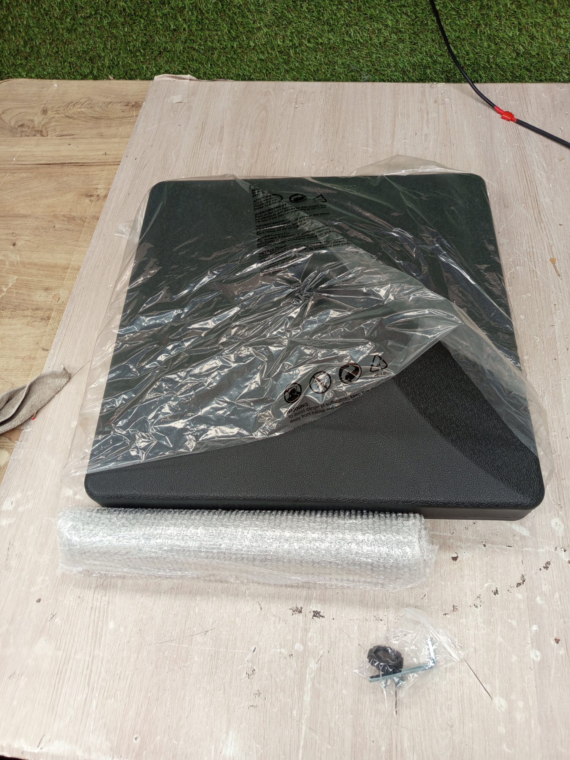 Costway Base de paraguas rellenable de 90 LBS - Imagen 7