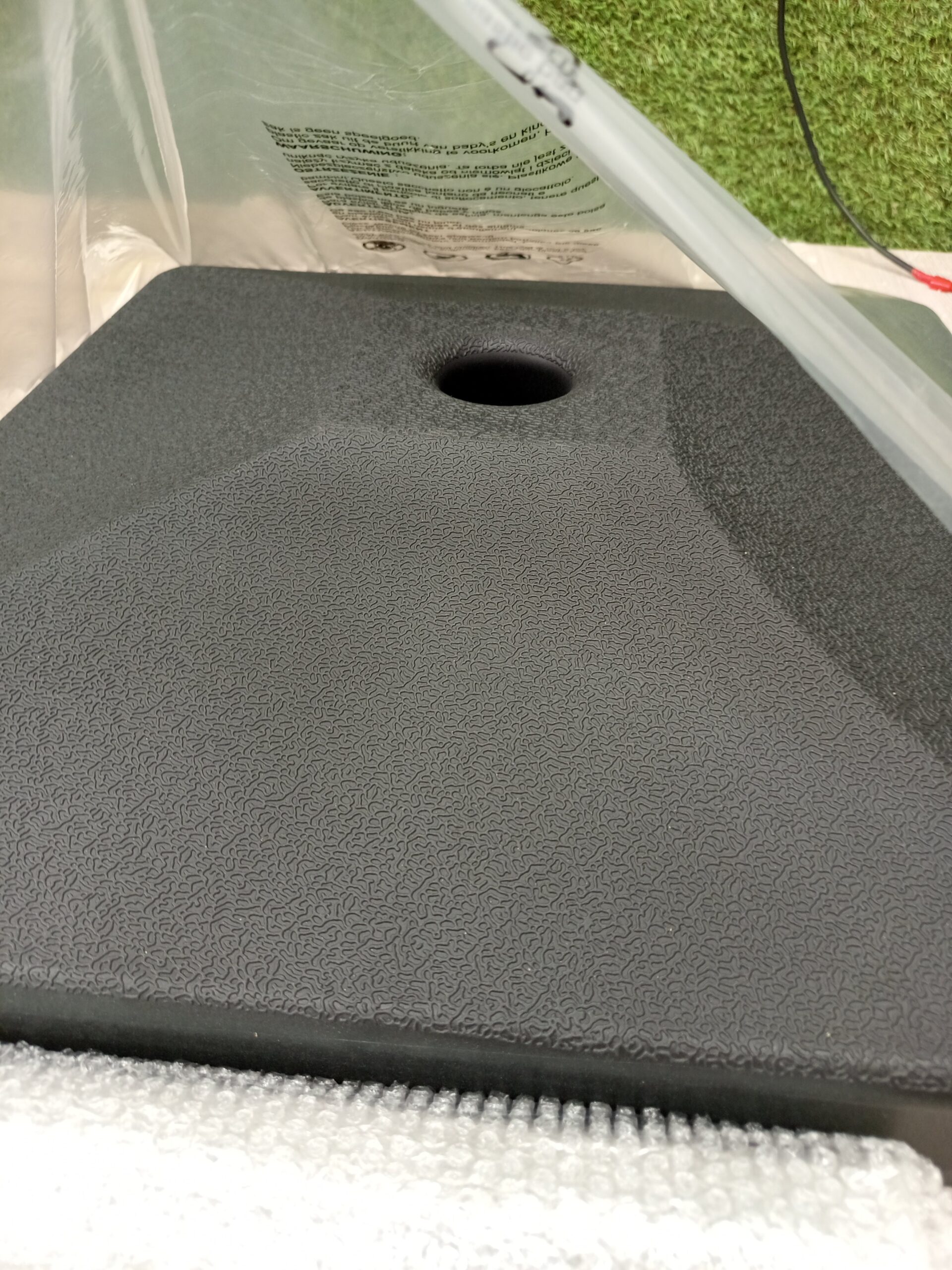 Costway Base de paraguas rellenable de 90 LBS - Imagen 3