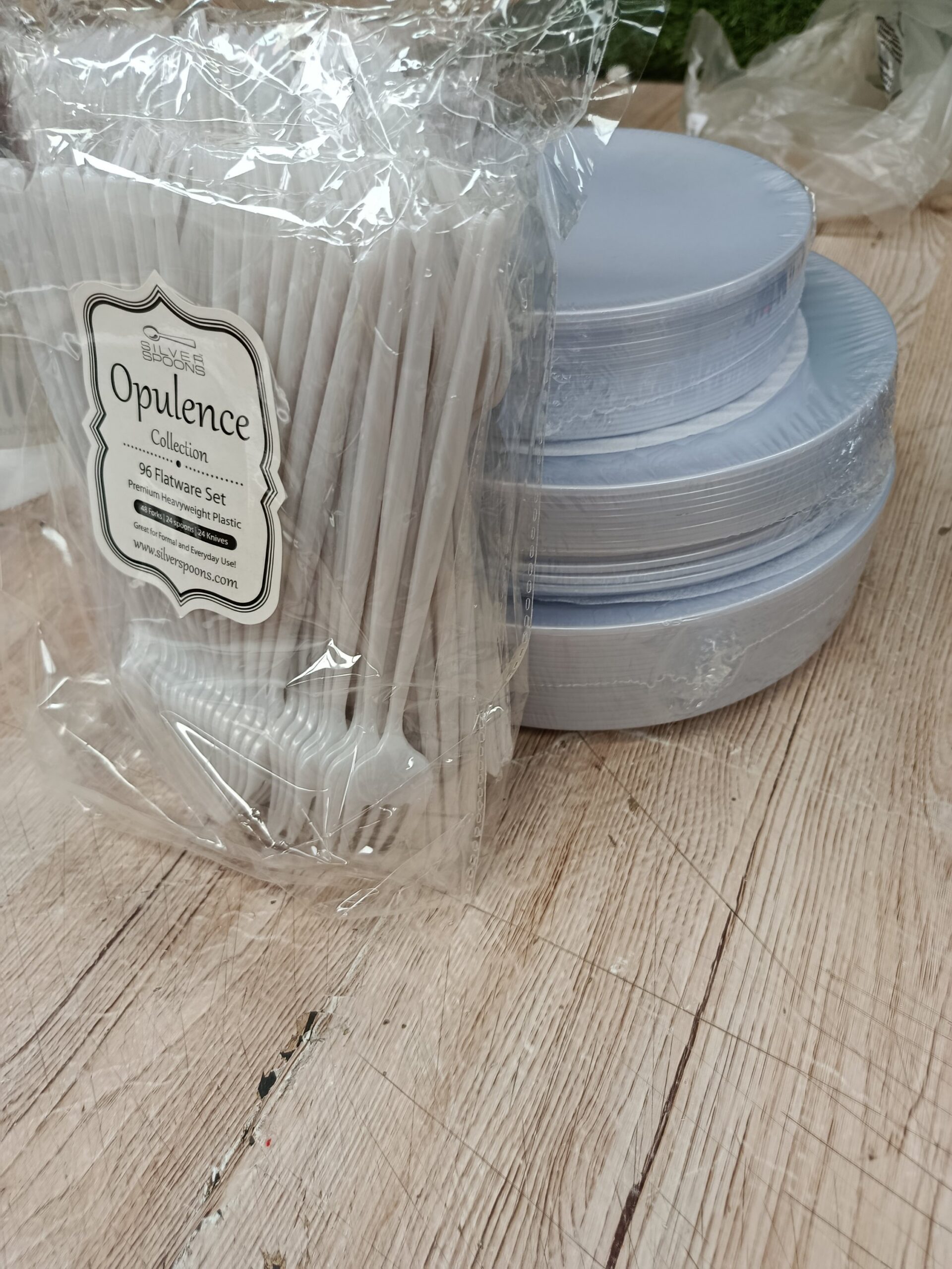 JUEGO DE PLATOS Y COBIERTOS DESECHABLES - Imagen 3