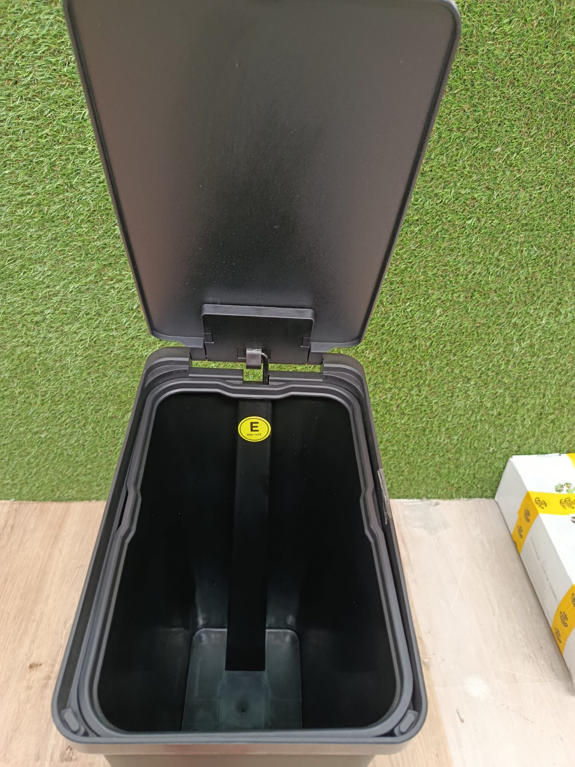EKO Hana Cubo de basura delgado de 30 litros con pedal - Imagen 4