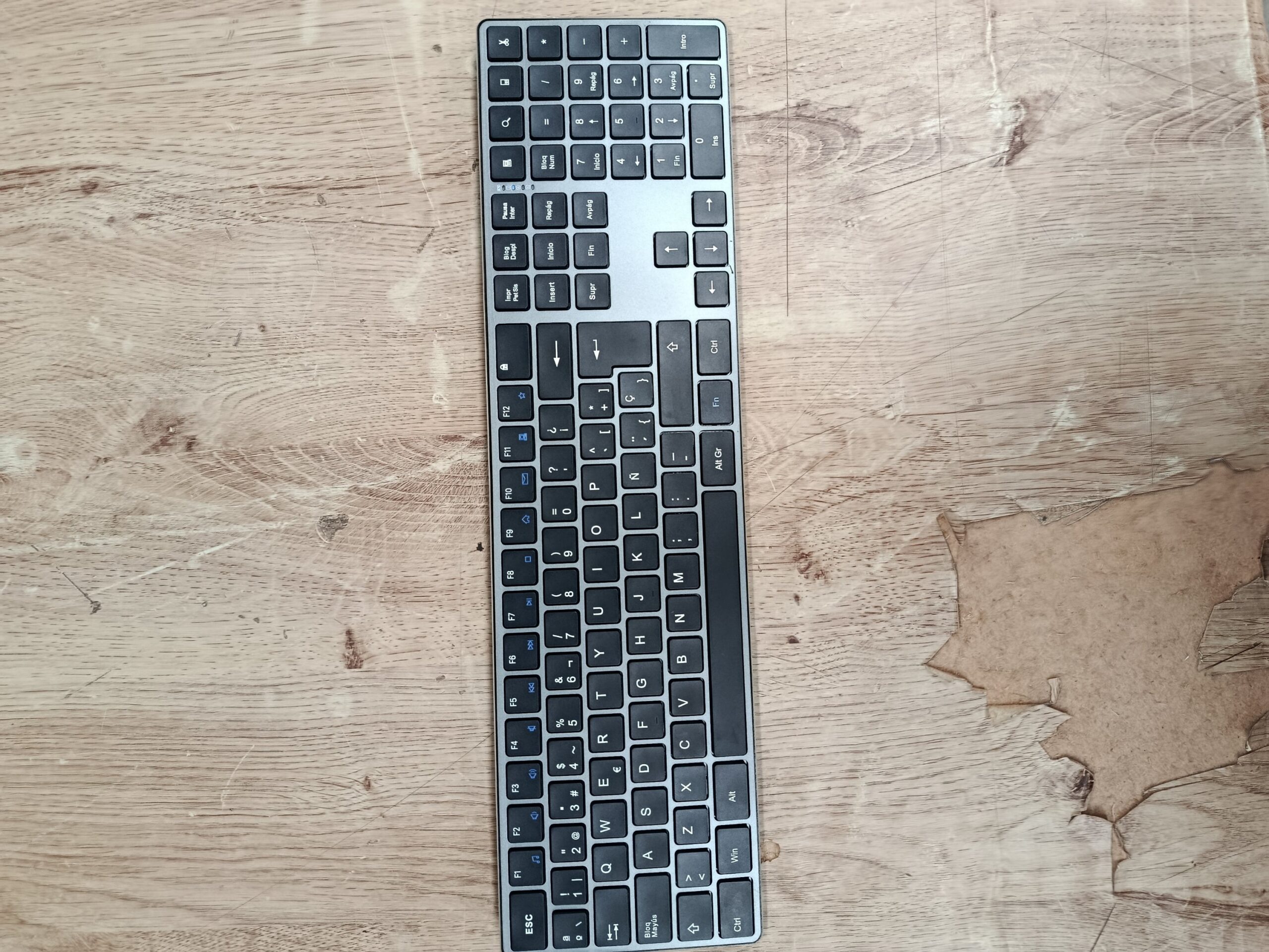 Amazon Basics Teclado ultrafino de tamaño completo y ratón inalámbrico - Imagen 3