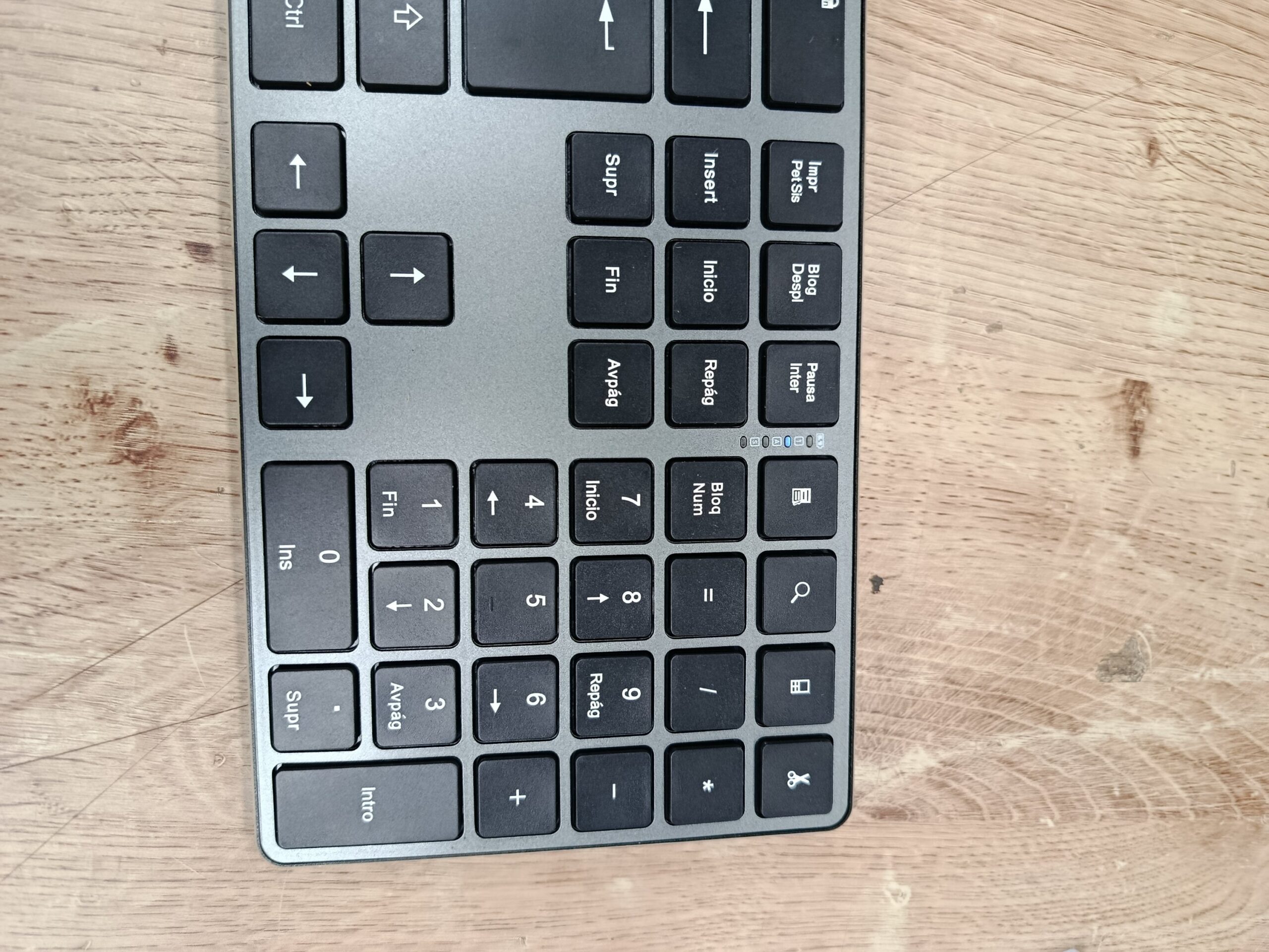 Amazon Basics Teclado ultrafino de tamaño completo y ratón inalámbrico - Imagen 5