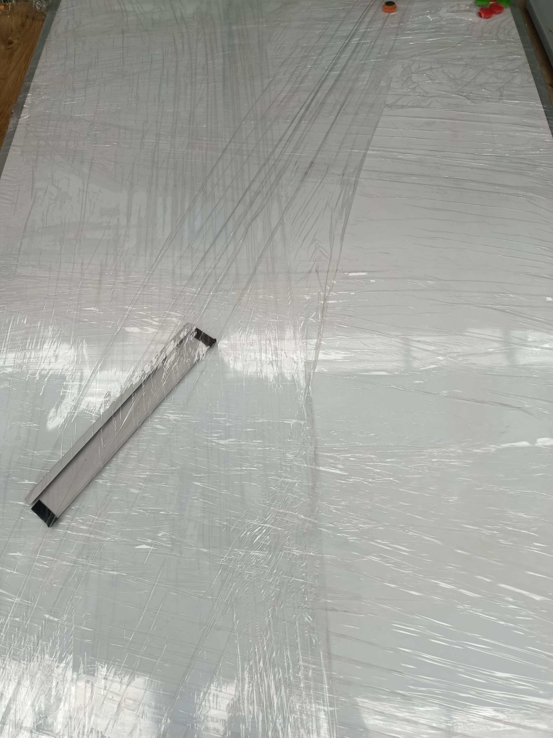 Amazon Basics Pizarra Blanca Magnética con Marco de Aluminio - Imagen 4