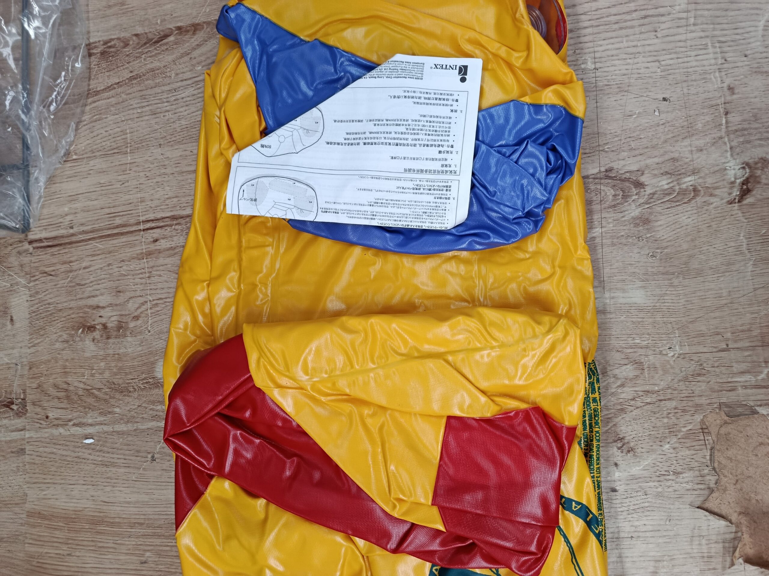 Silla inflable tipo puf Intex Air Furniture Azul Rojo Amarillo - Imagen 4