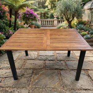 Mesa de jardín con patas de metal
