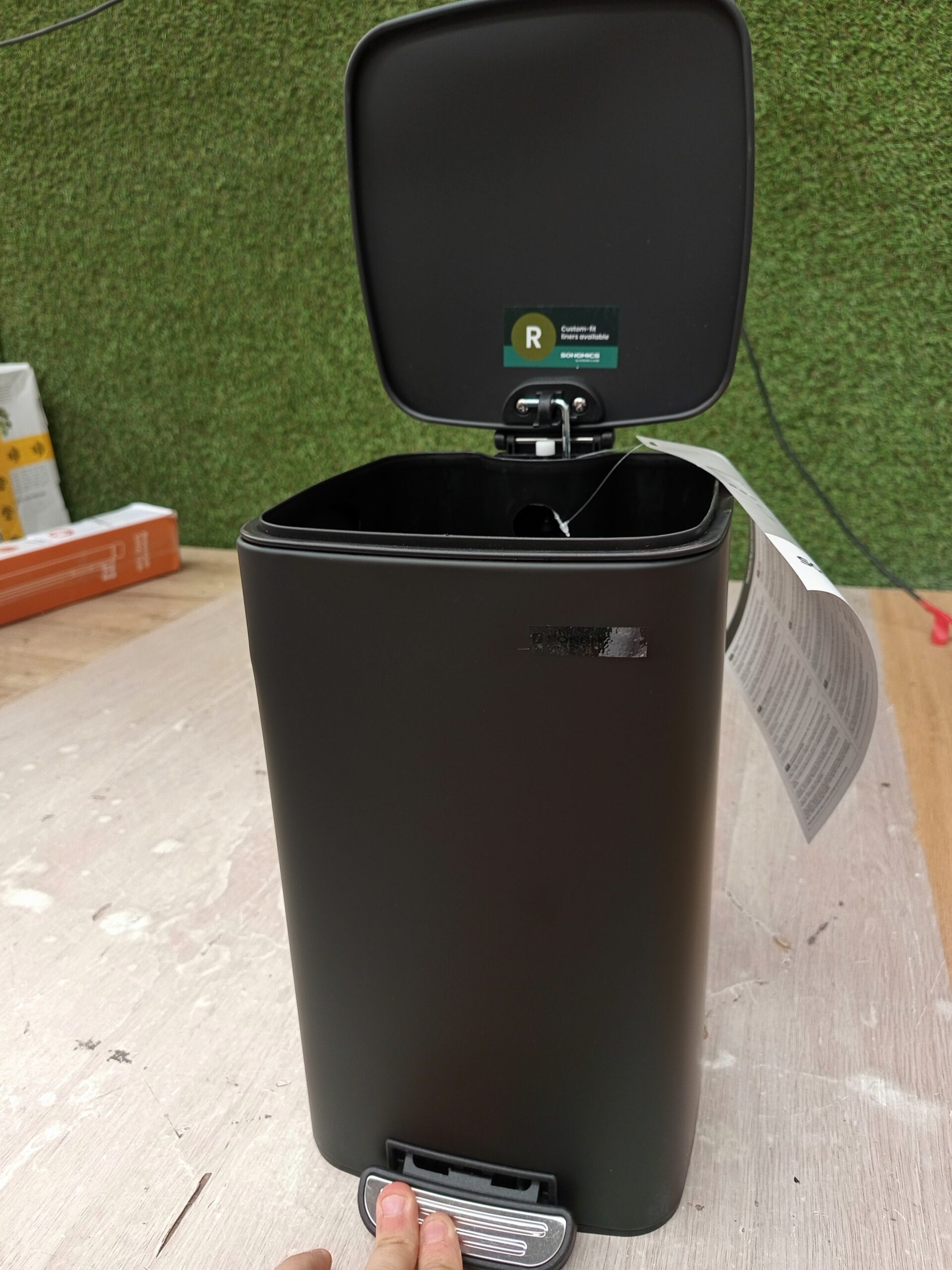 SONGMICS 8 L Cubo Basura Compacta LTB591B0802 - Imagen 4