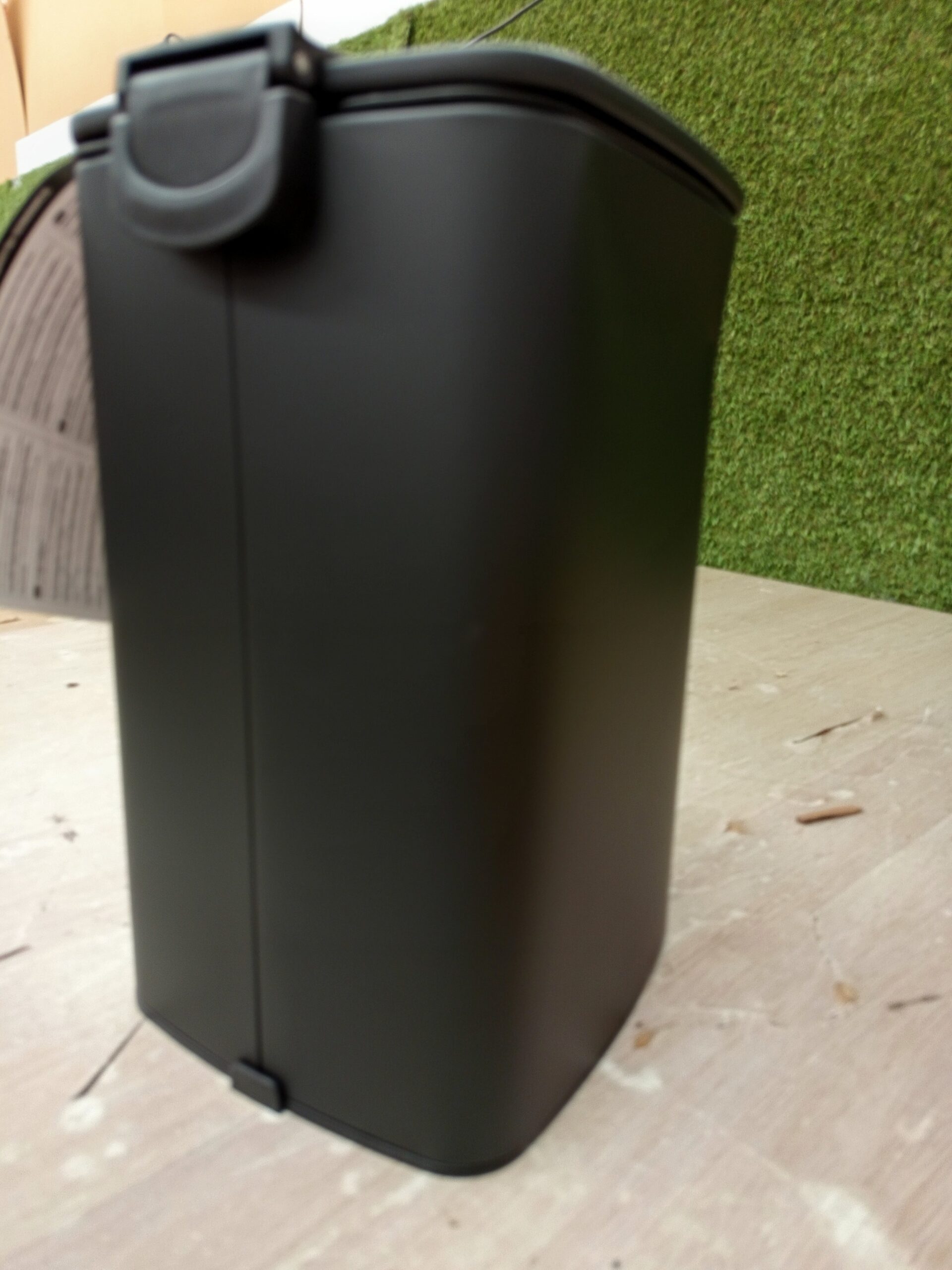 SONGMICS 8 L Cubo Basura Compacta LTB591B0802 - Imagen 3
