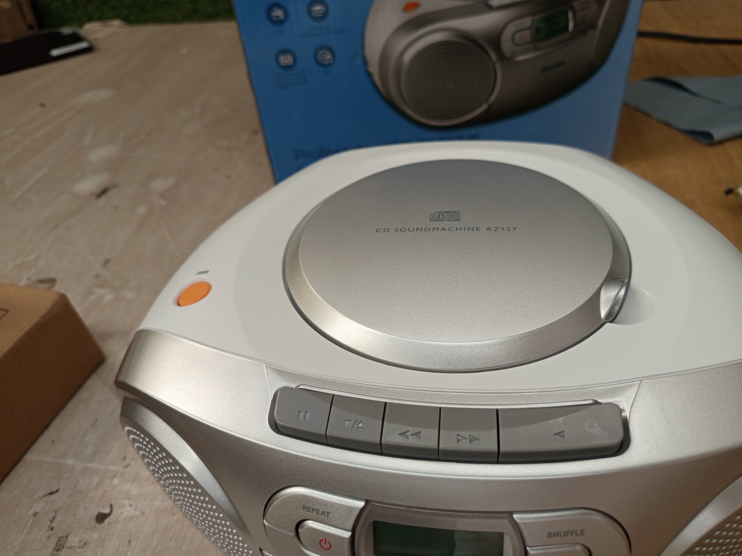 Philips Boombox AZ127/12 Reproductor - Imagen 4