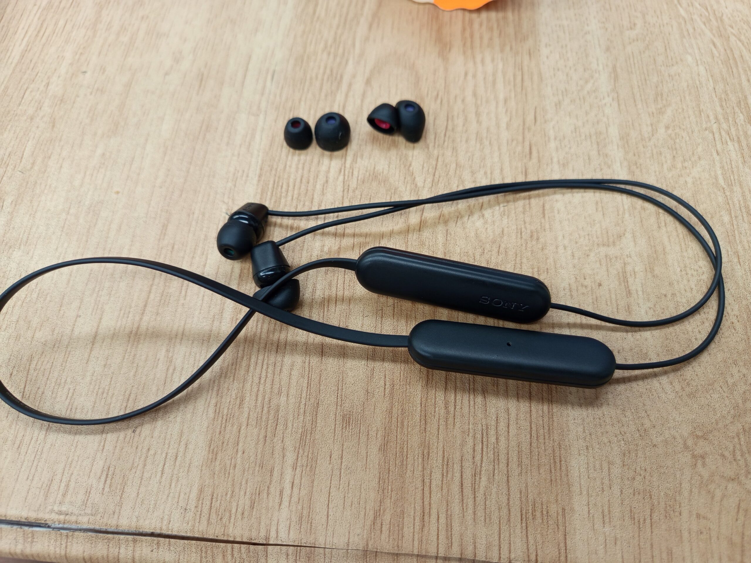 Sony WIC100 - Auriculares Internos Inalámbricos - Imagen 4