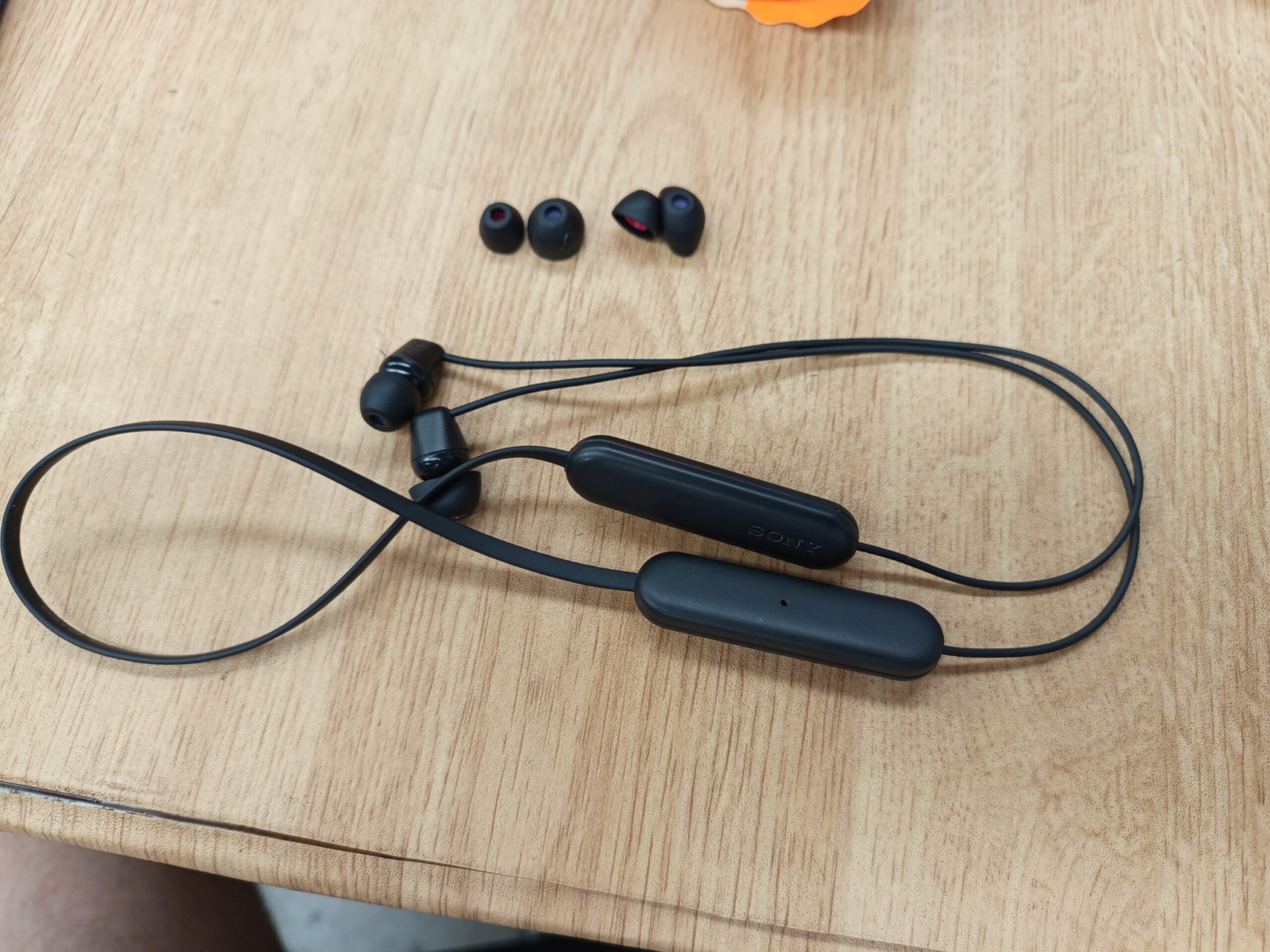 Sony WIC100 - Auriculares Internos Inalámbricos - Imagen 3