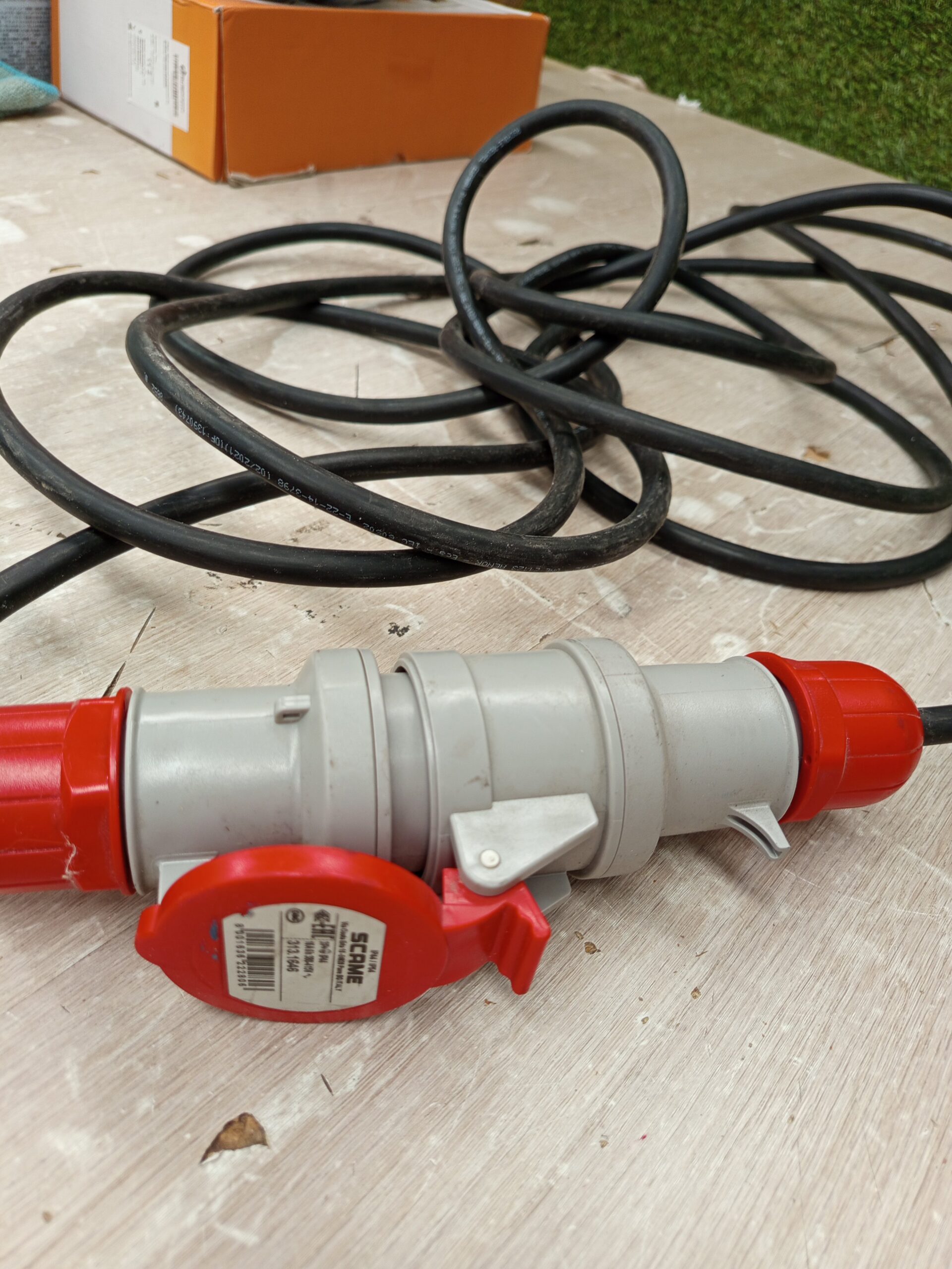 SCAME 313.1646 PROLONGADOR 3P+T IP44 16A 6h 380-41 - Imagen 5