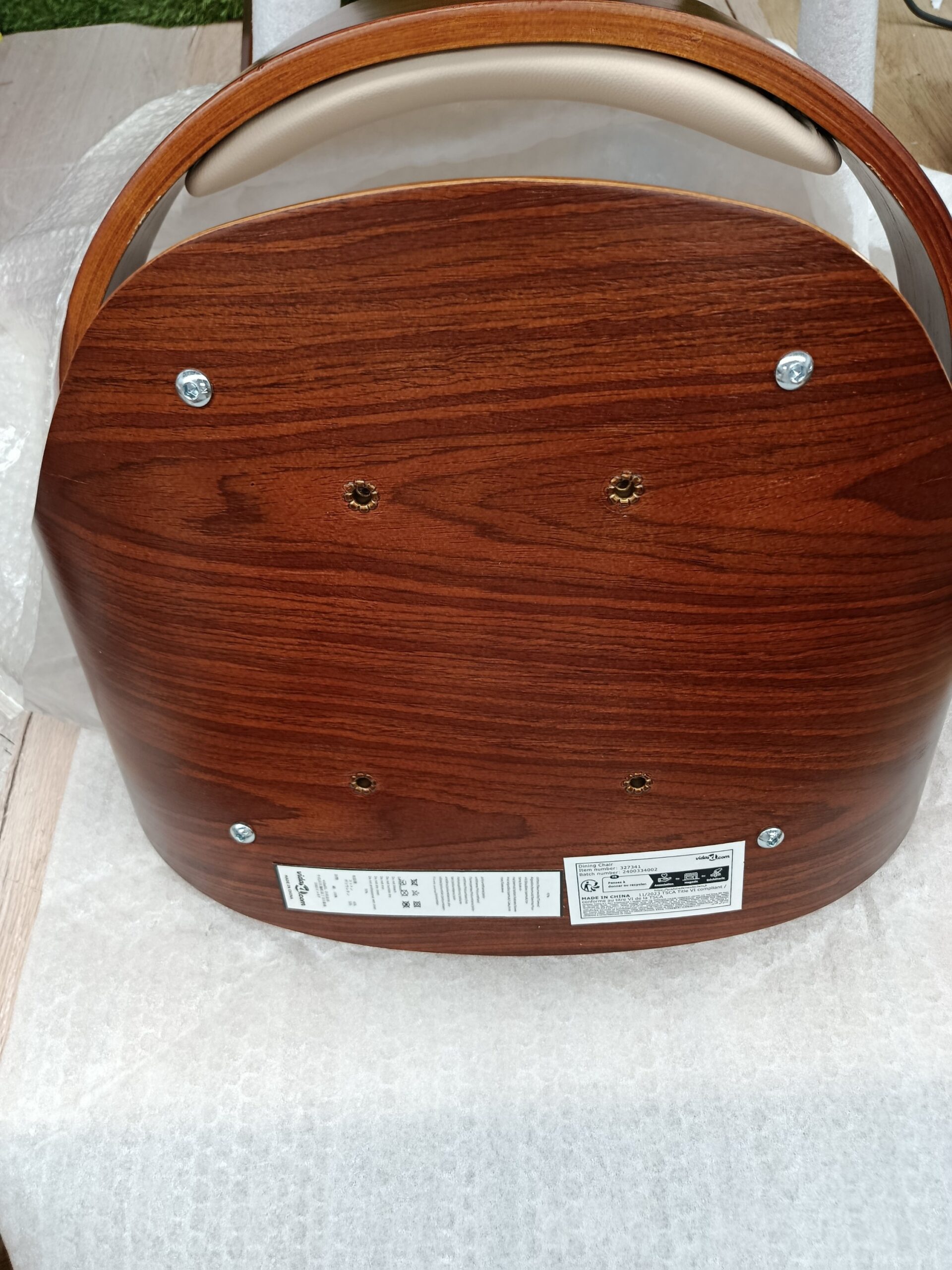 SILLA DE MADERA Y PIEL SINTETICA COLOR CREMA - Imagen 4