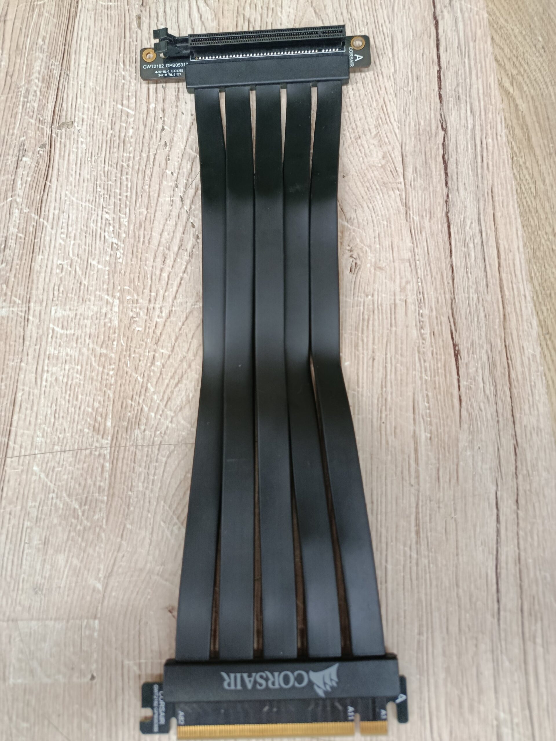 CORSAIR CABLE DE EXTENSION PCIe 4.0 x16 Premium 300 mm - Imagen 3