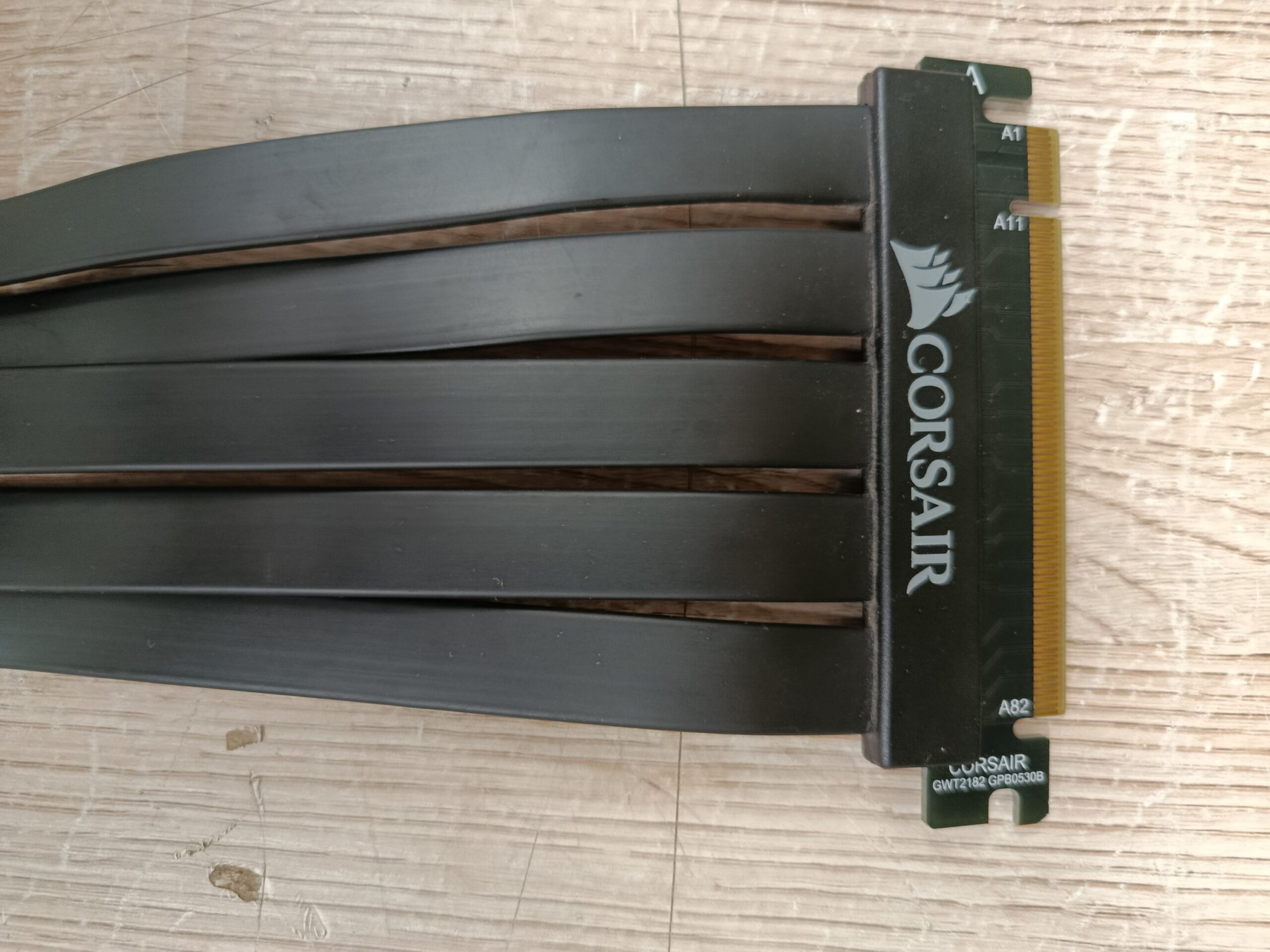 CORSAIR CABLE DE EXTENSION PCIe 4.0 x16 Premium 300 mm - Imagen 4