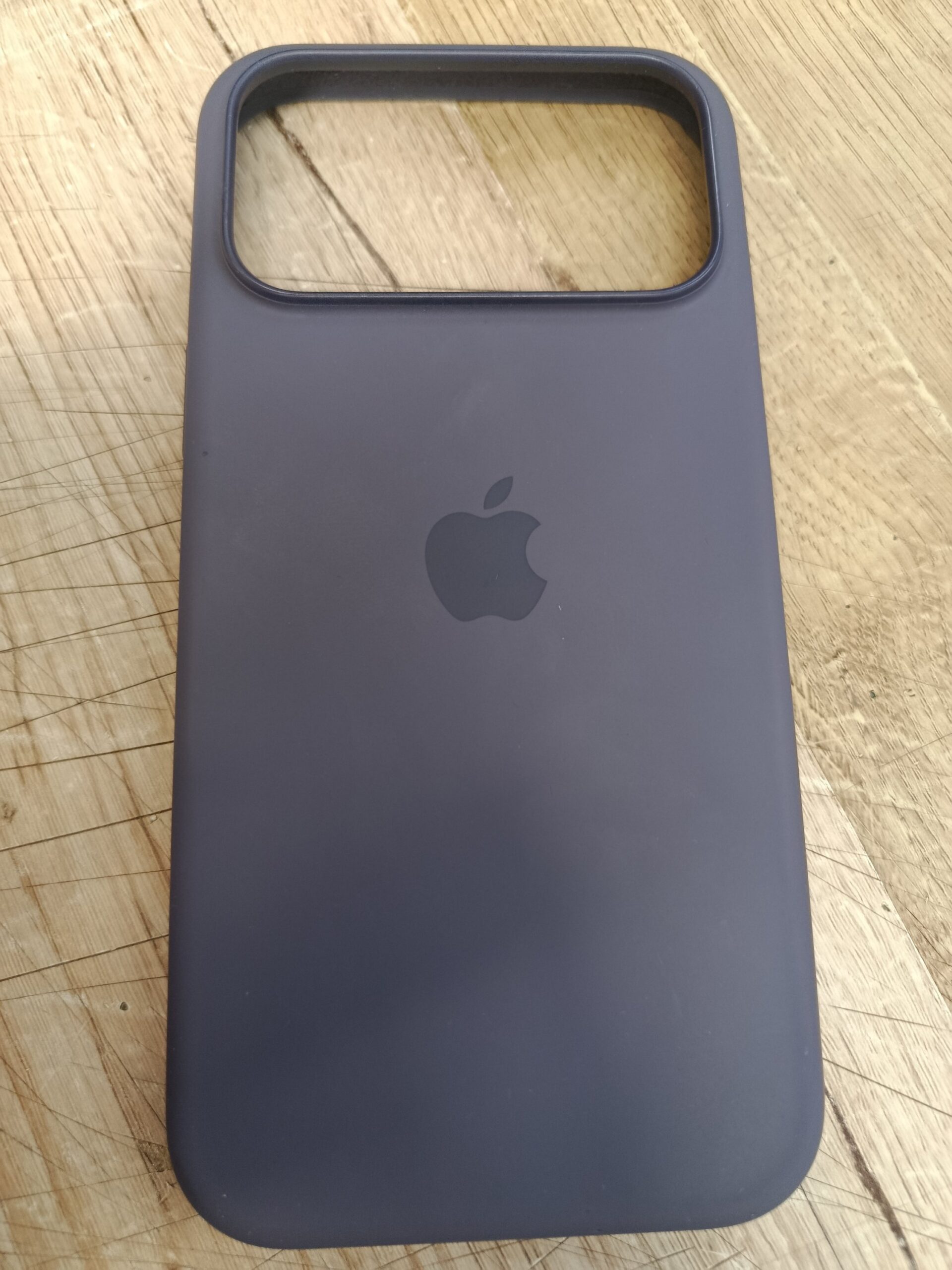 FUNDA DE SILICONA CON MAGSAFE MORADA PARA IPHONE 17 PRO MAX - Imagen 2