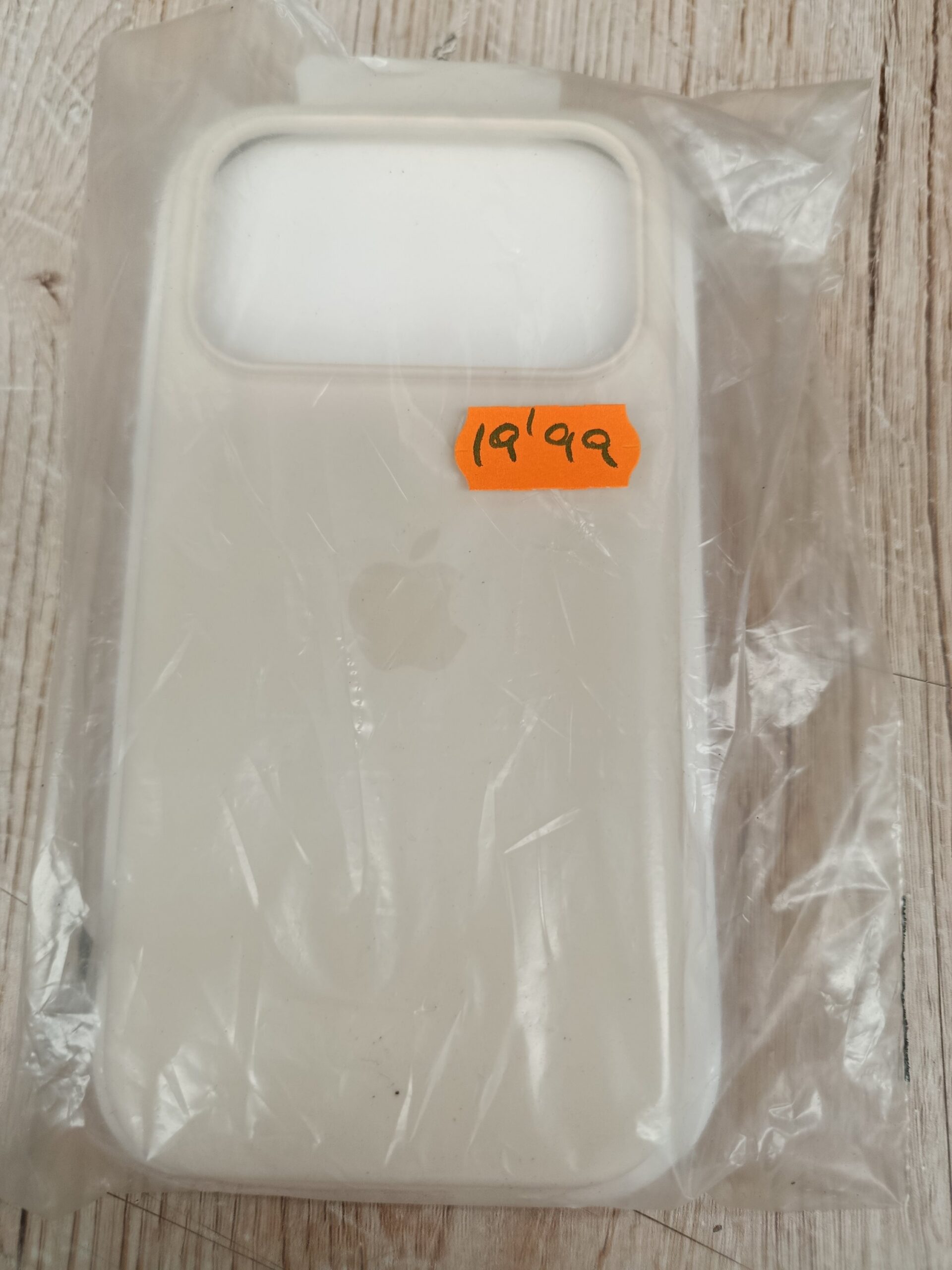 FUNDA DE SILICONA MAGSAFE PARA IPHNE 17 PRO COLOR VAINILLA - Imagen 4