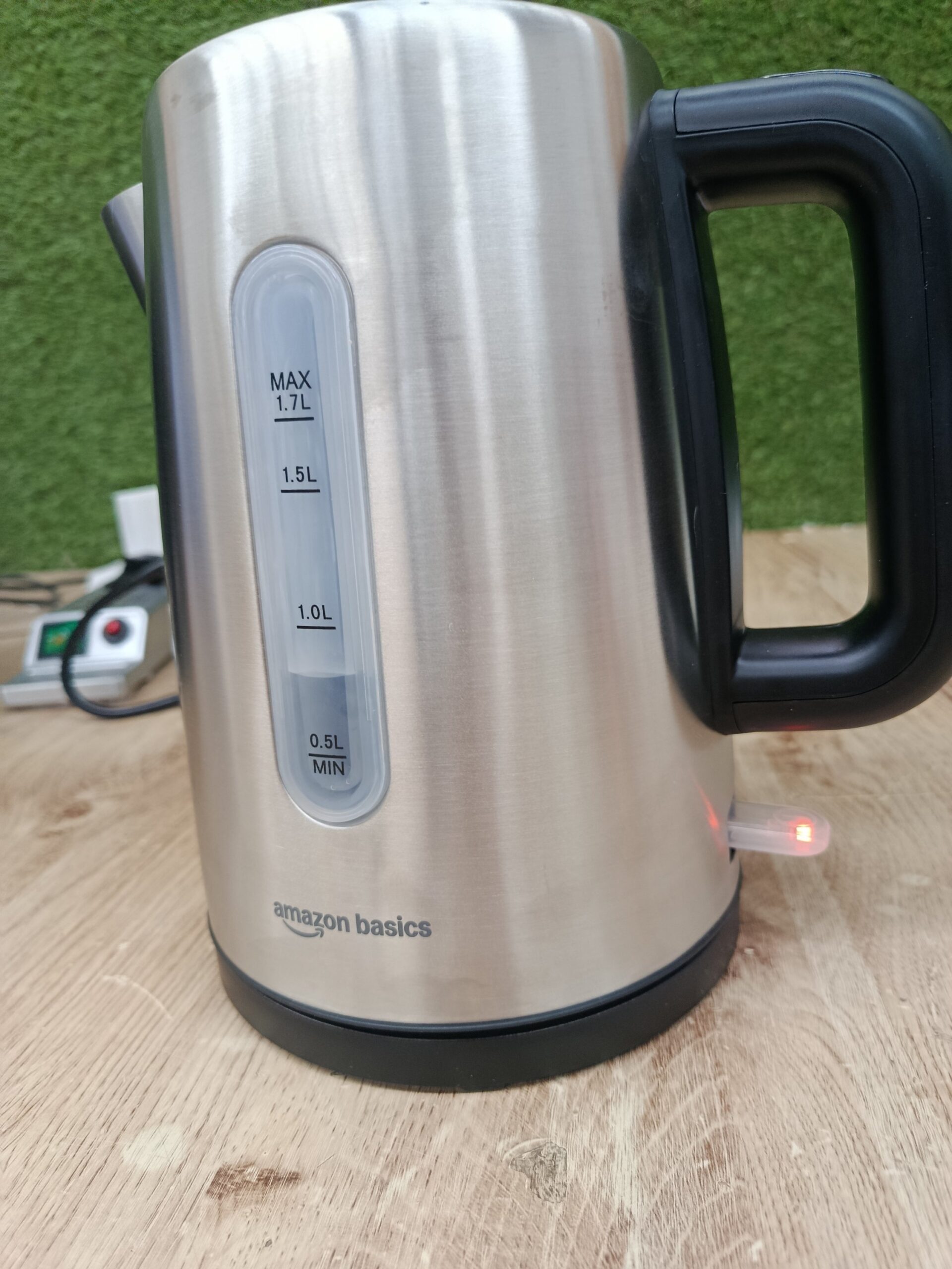 Amazon Basics Hervidor de agua eléctrico - Imagen 3