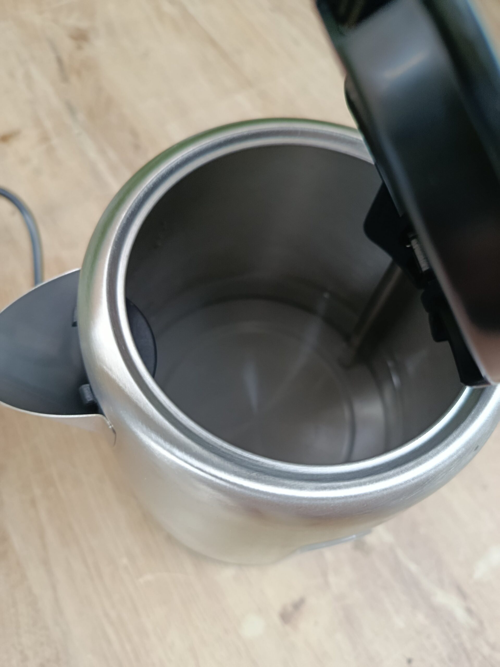 Amazon Basics Hervidor de agua eléctrico - Imagen 9