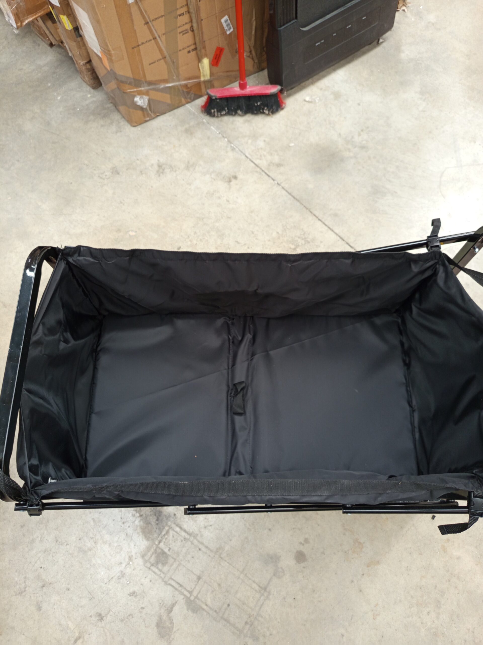 Amazon Basics Carreta plegable para jardín - Imagen 3